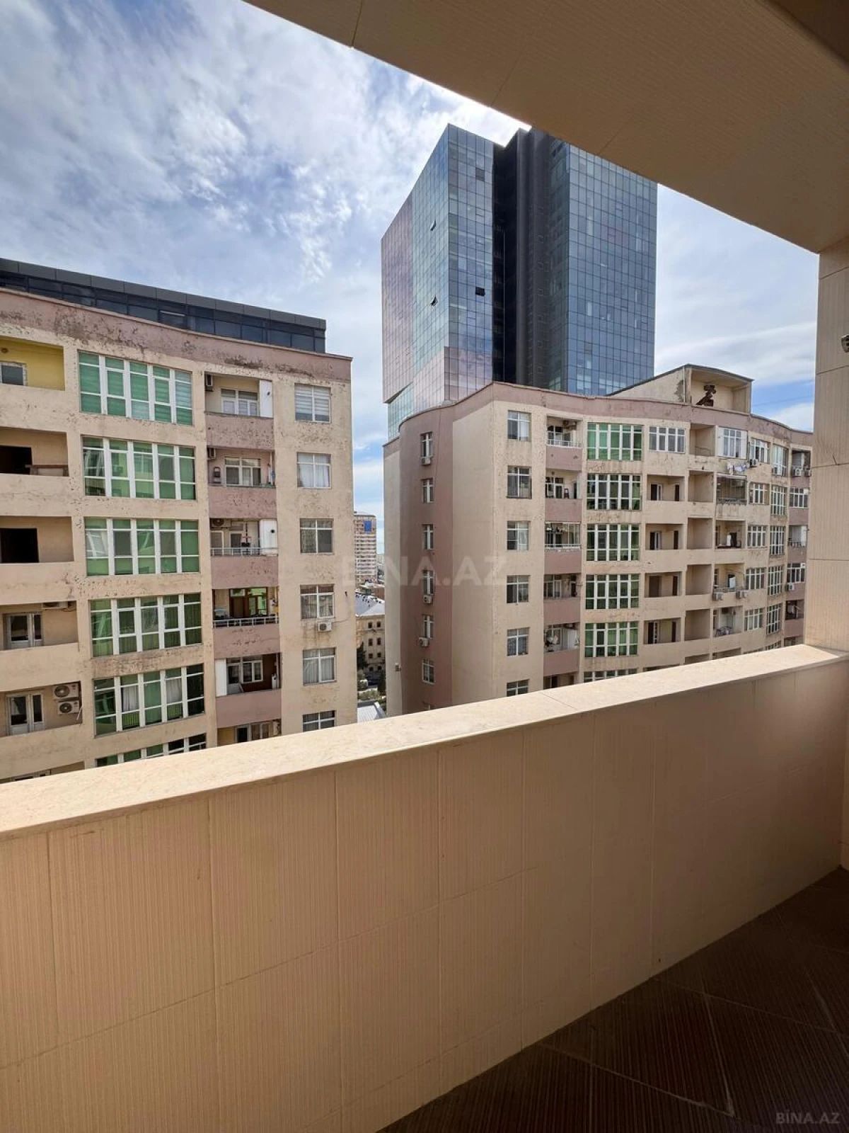 Kirayə verilir 3 otaqlı mənzil 101 m²