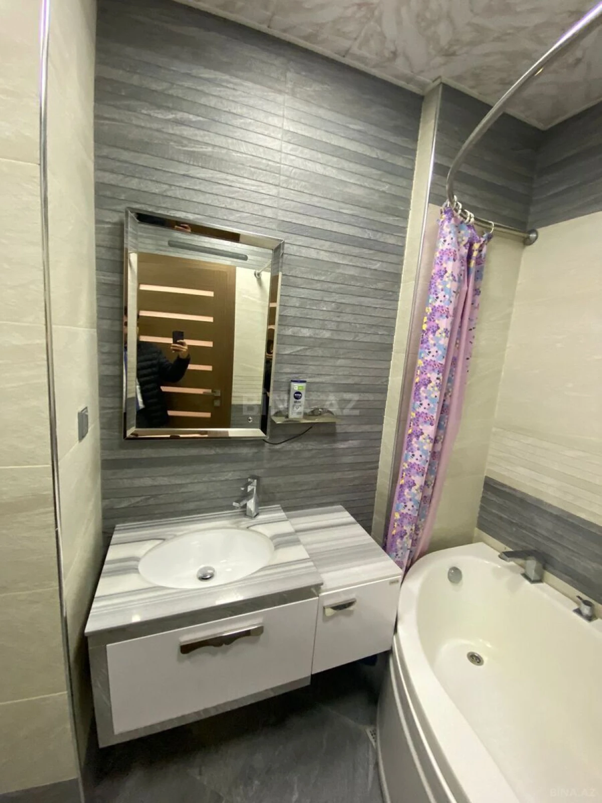 Kirayə verilir 3 otaqlı mənzil 140 m²