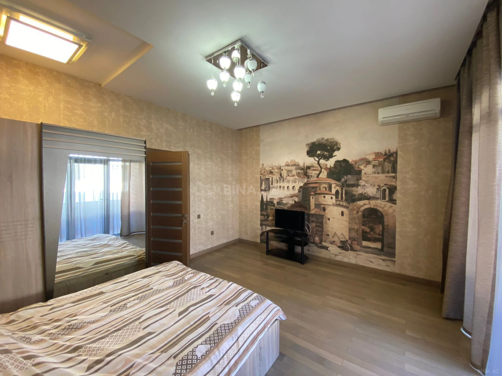 Kirayə verilir 3 otaqlı mənzil 140 m²