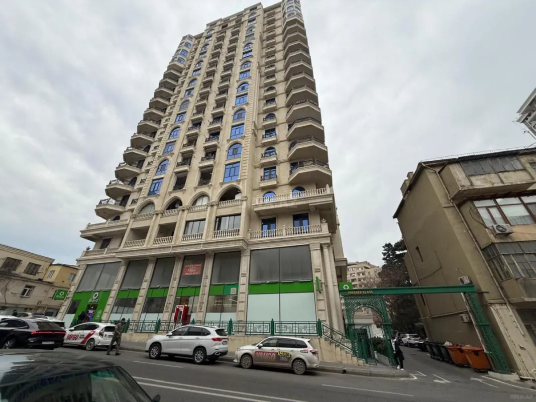 Satılır 3 otaqlı mənzil 168.3 m²