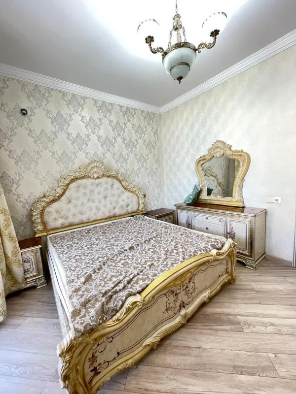 Kirayə verilir 2 otaqlı mənzil 80 m²