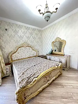 Kirayə verilir 2 otaqlı mənzil 80 m²