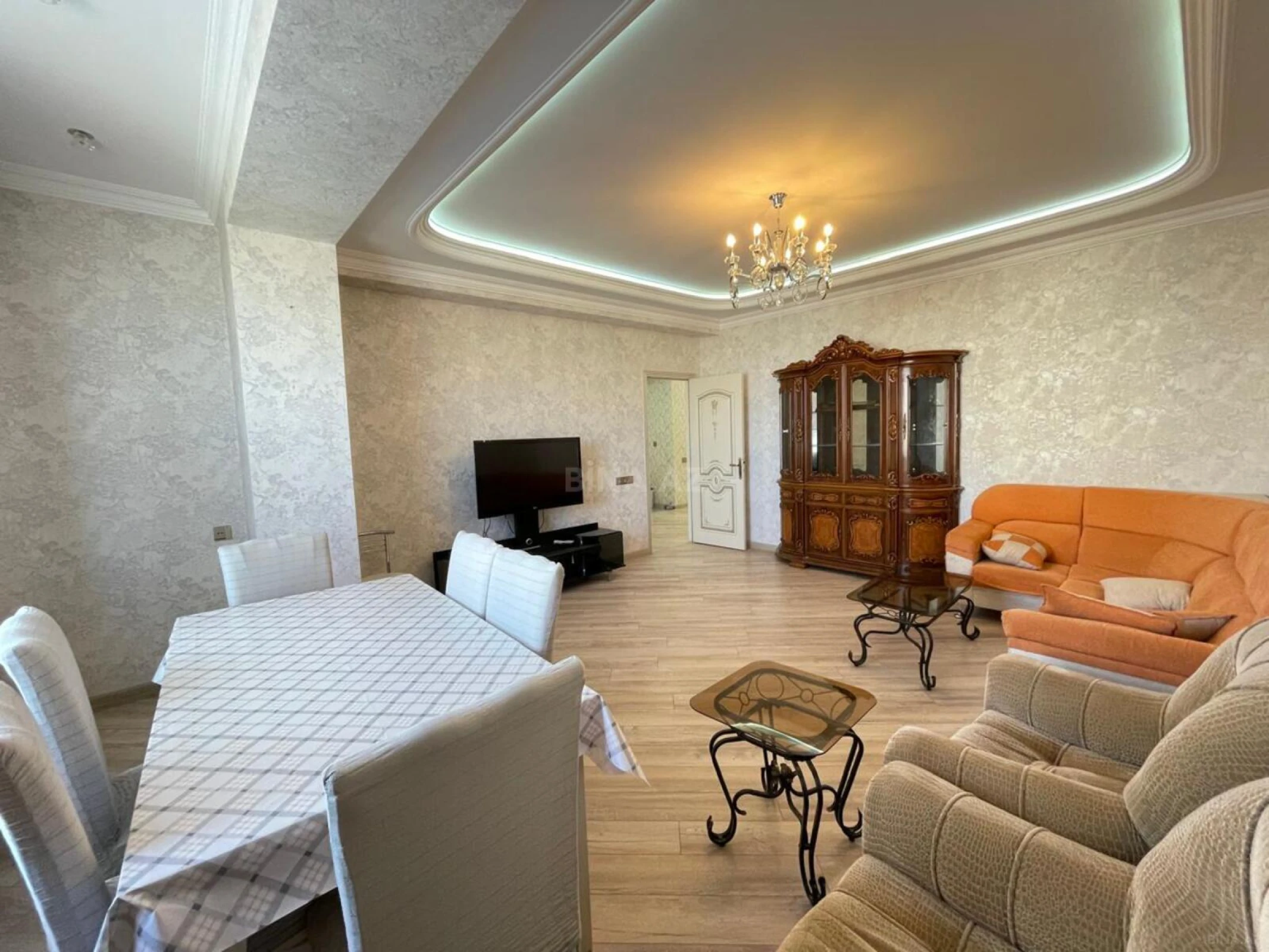Kirayə verilir 2 otaqlı mənzil 80 m²