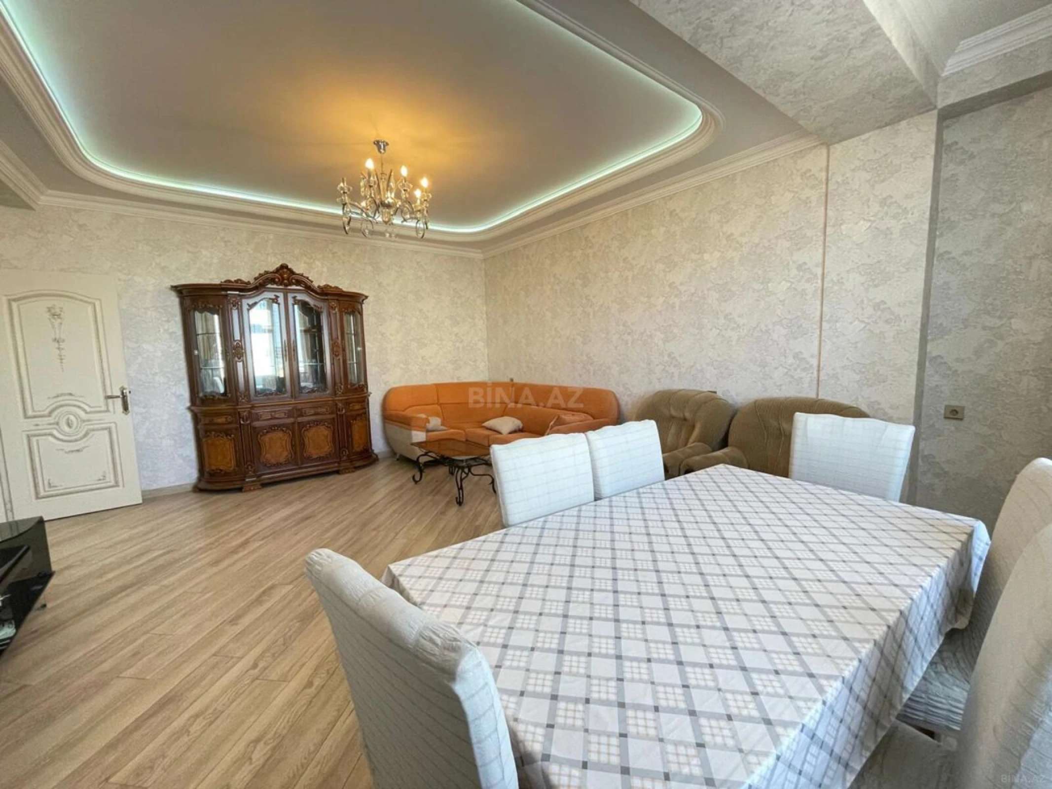 Kirayə verilir 2 otaqlı mənzil 80 m²