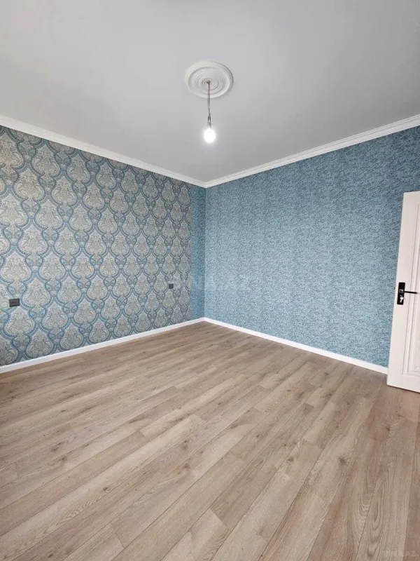 Satılır 5 otaqlı həyət evi 220 m²