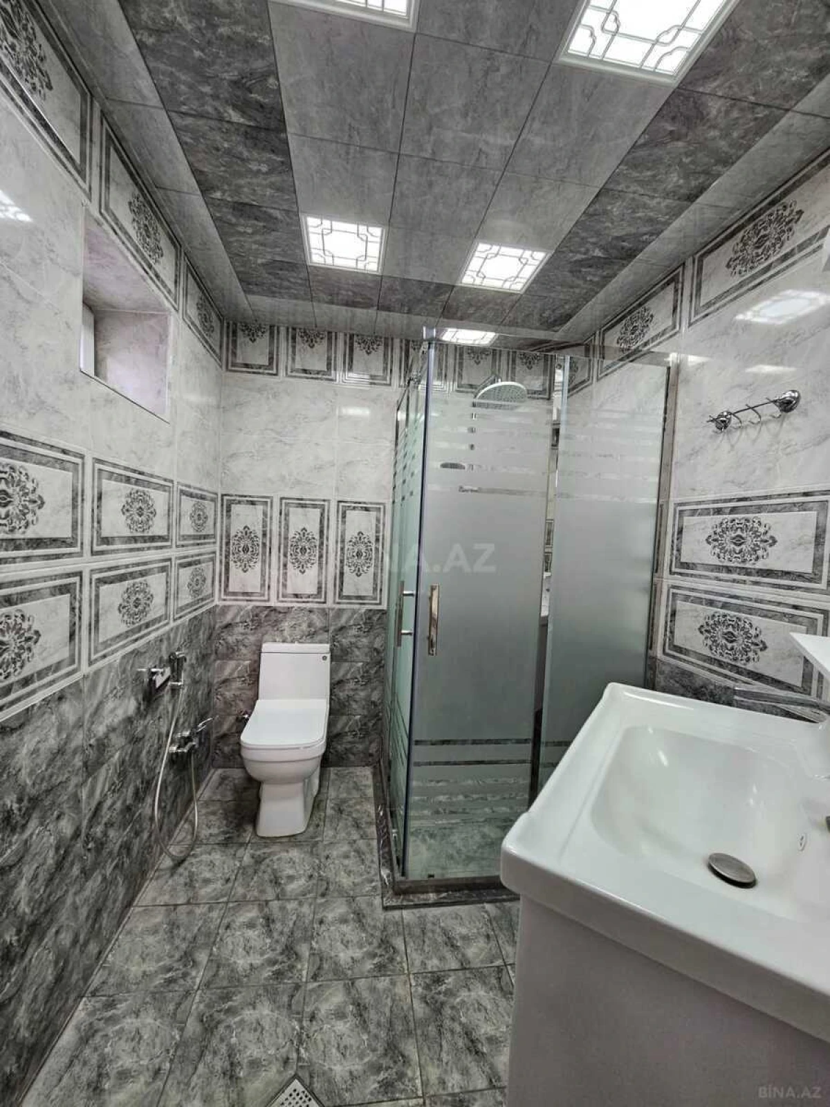 Satılır 5 otaqlı həyət evi 220 m²