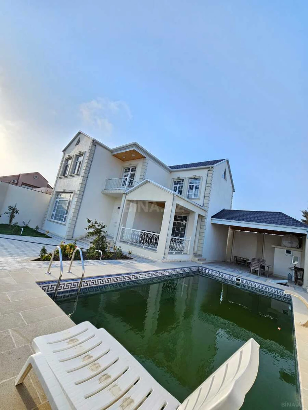 Satılır 5 otaqlı həyət evi 220 m²