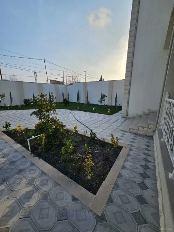 Satılır 5 otaqlı həyət evi 220 m²
