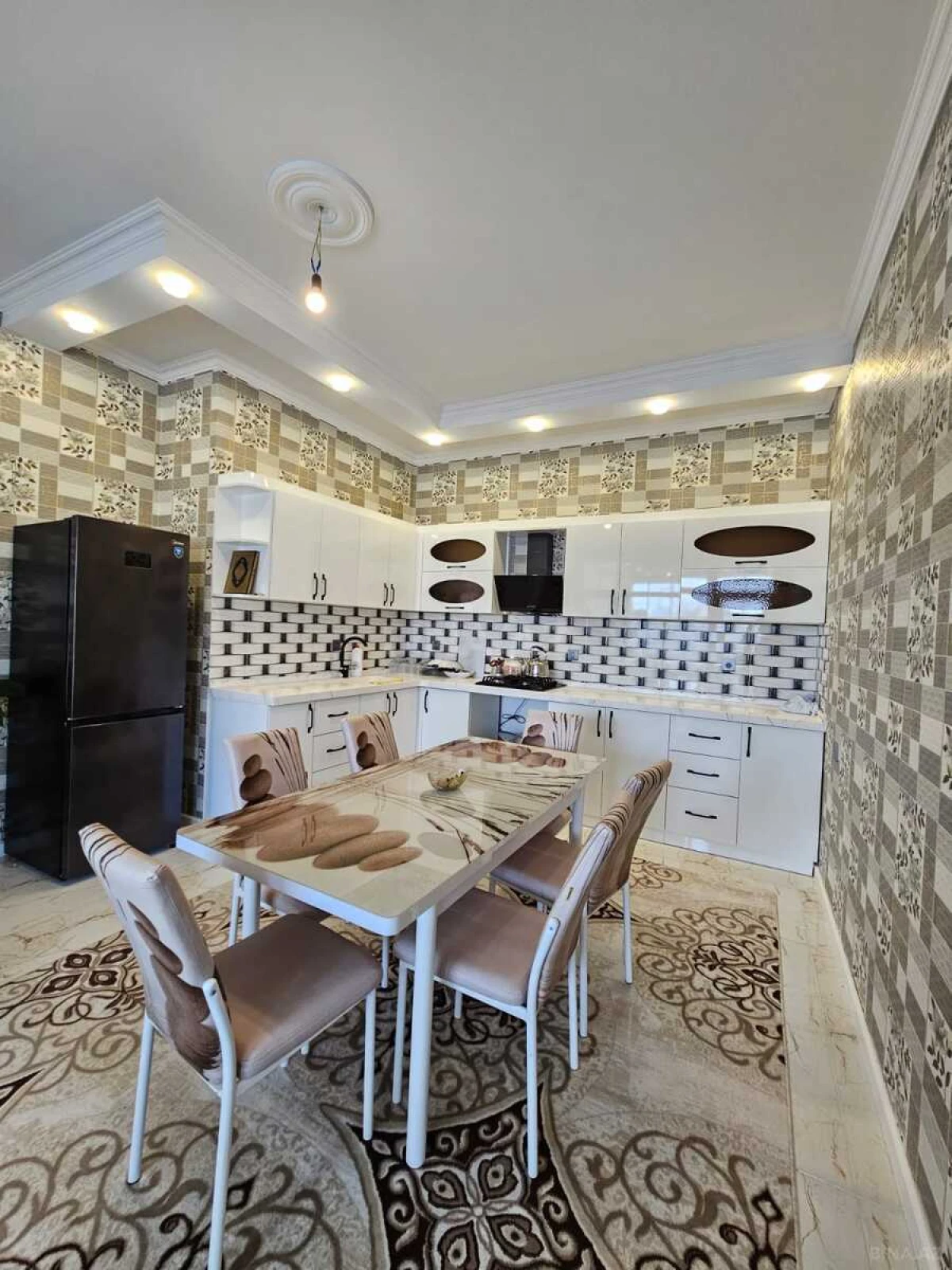Satılır 5 otaqlı həyət evi 220 m²