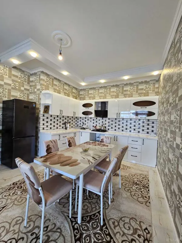 Satılır 5 otaqlı həyət evi 220 m²