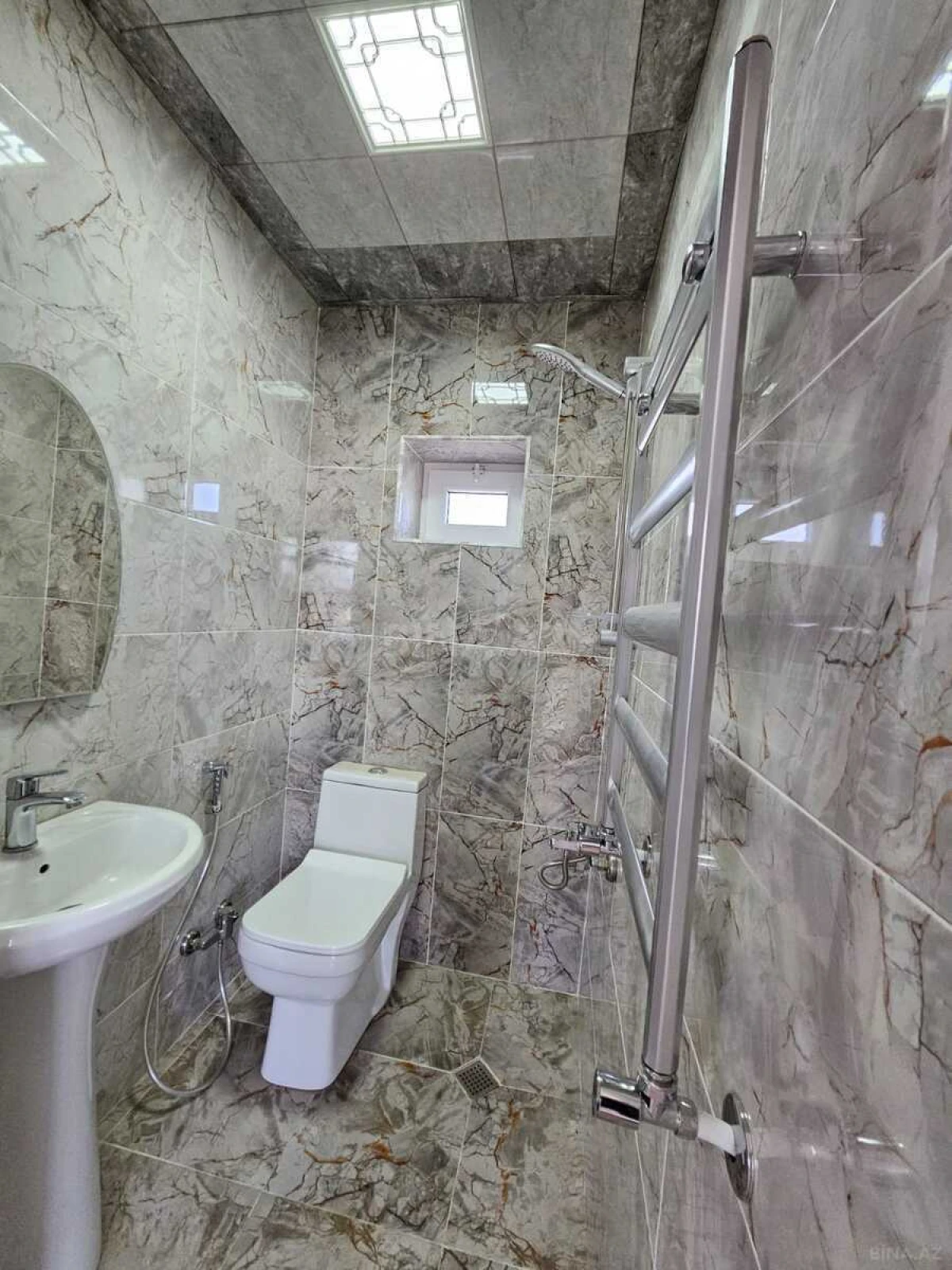 Satılır 5 otaqlı həyət evi 220 m²