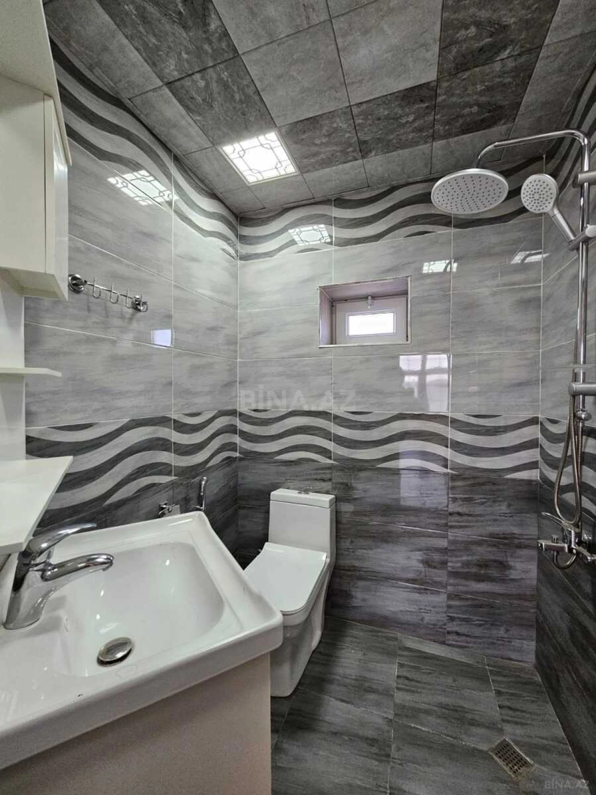 Satılır 5 otaqlı həyət evi 220 m²