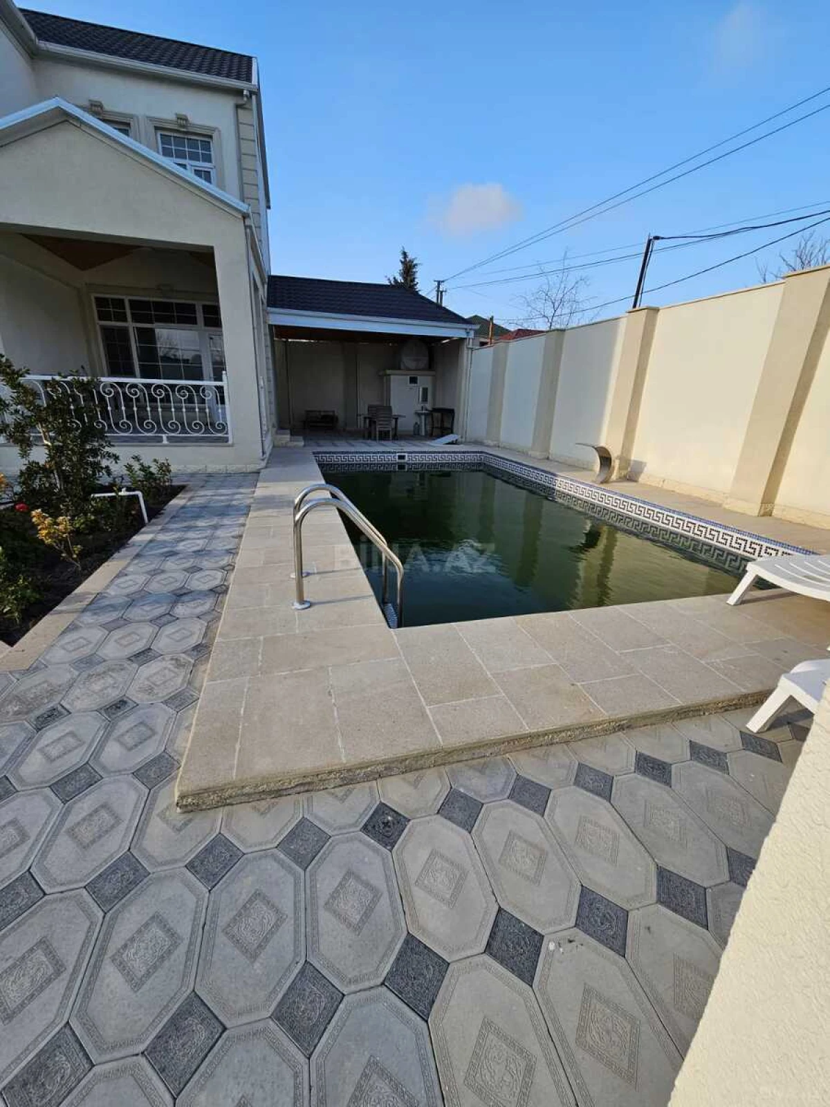 Satılır 5 otaqlı həyət evi 220 m²