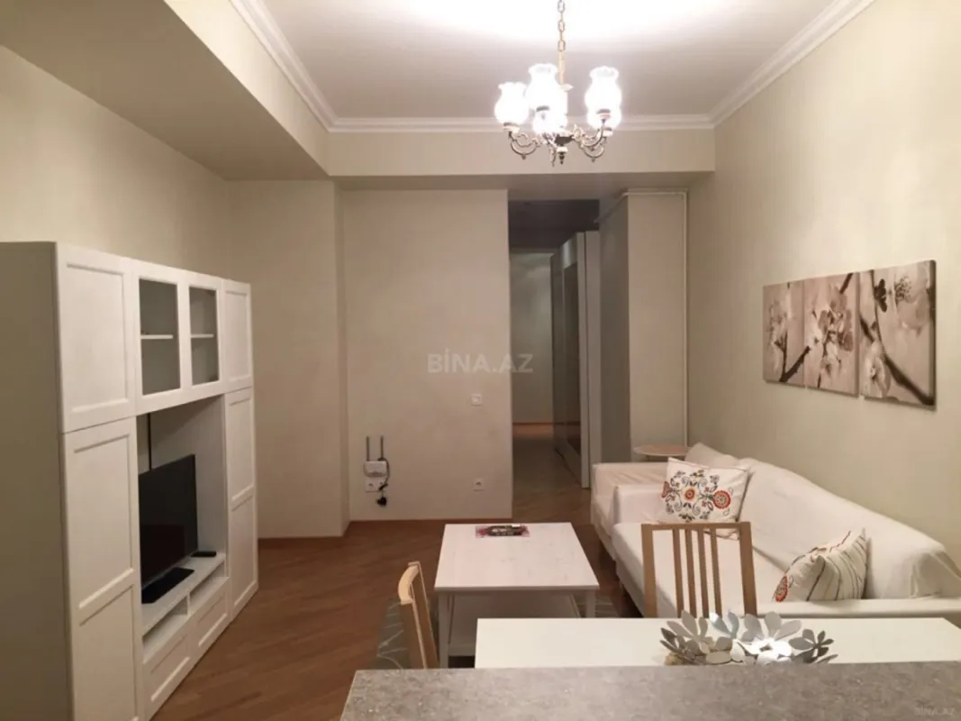 Kirayə verilir 2 otaqlı mənzil 74 m²