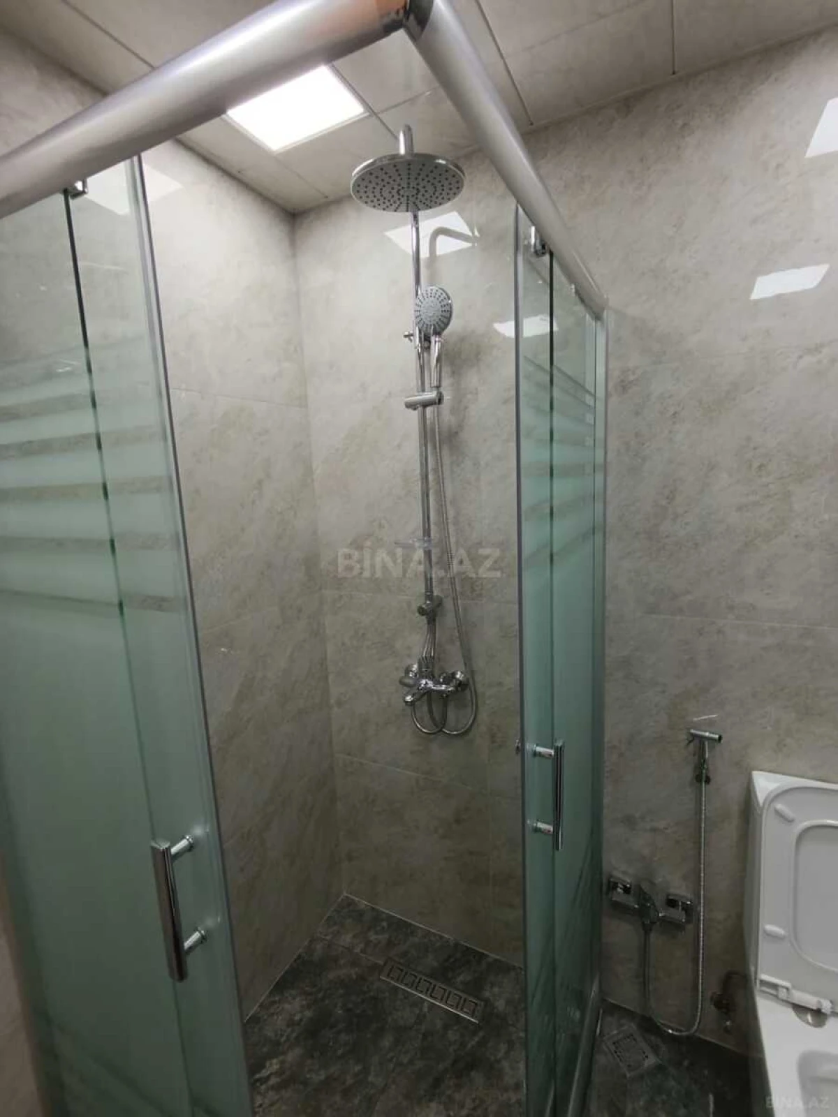 Kirayə verilir 2 otaqlı mənzil 100 m²