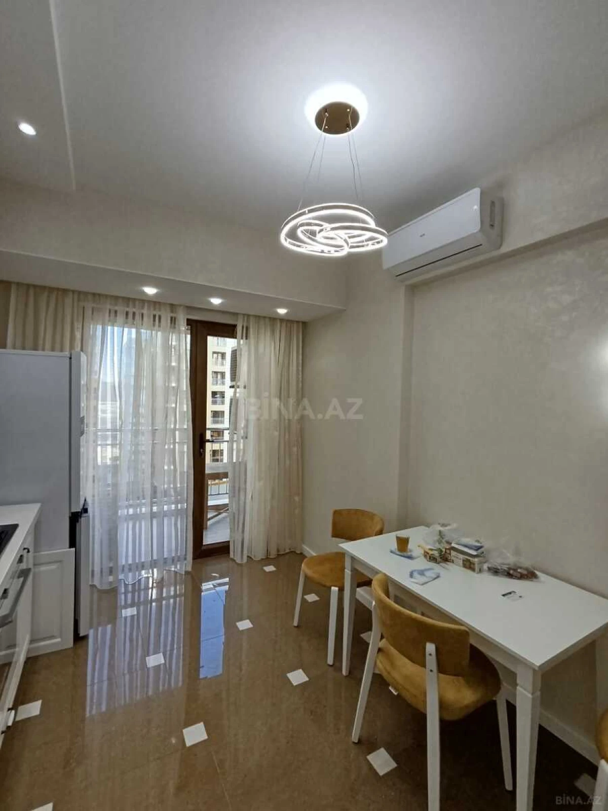 Kirayə verilir 2 otaqlı mənzil 100 m²