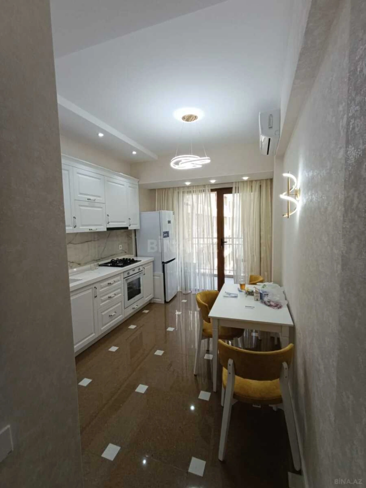 Kirayə verilir 2 otaqlı mənzil 100 m²