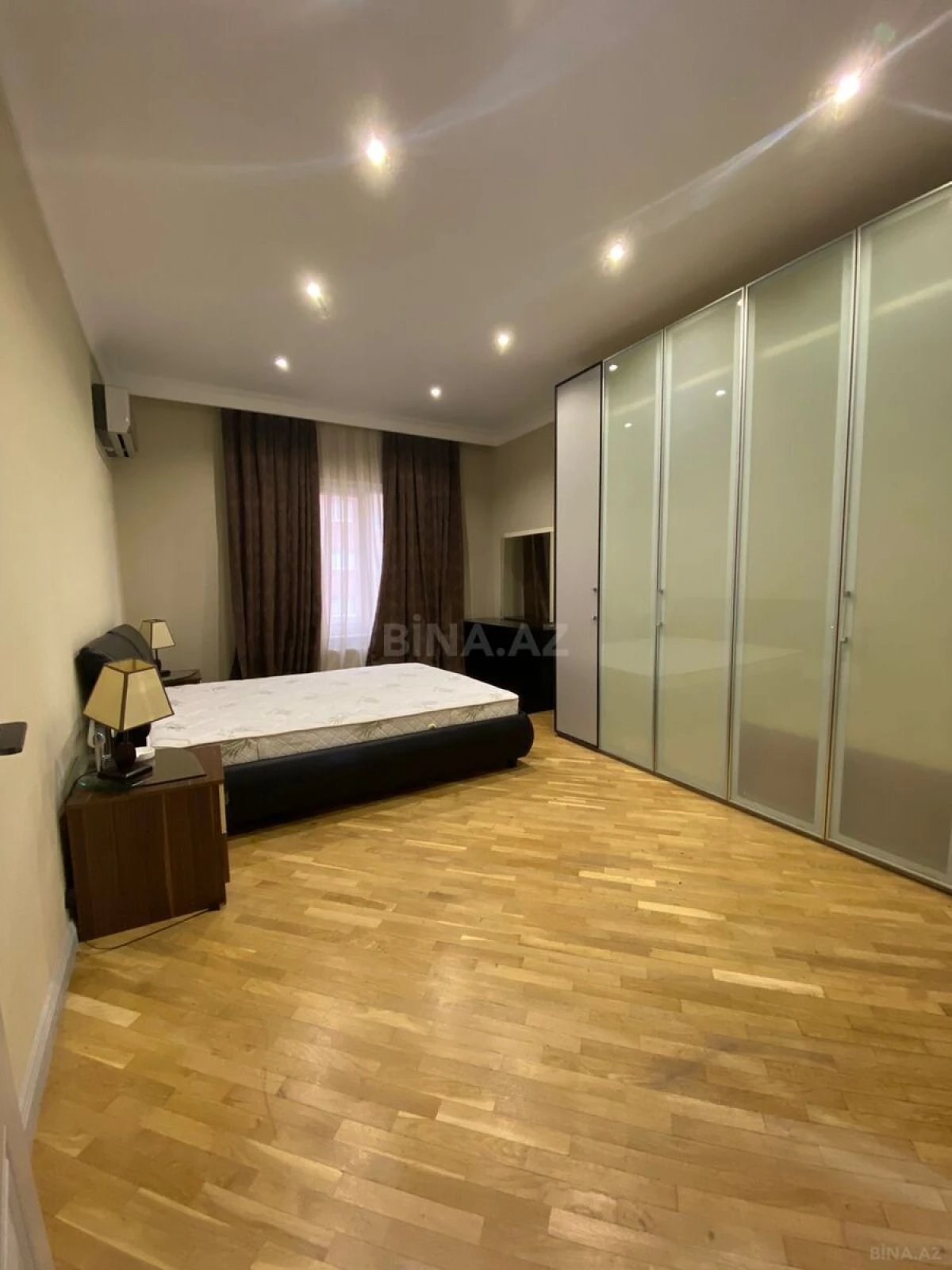 Kirayə verilir 3 otaqlı mənzil 145 m²