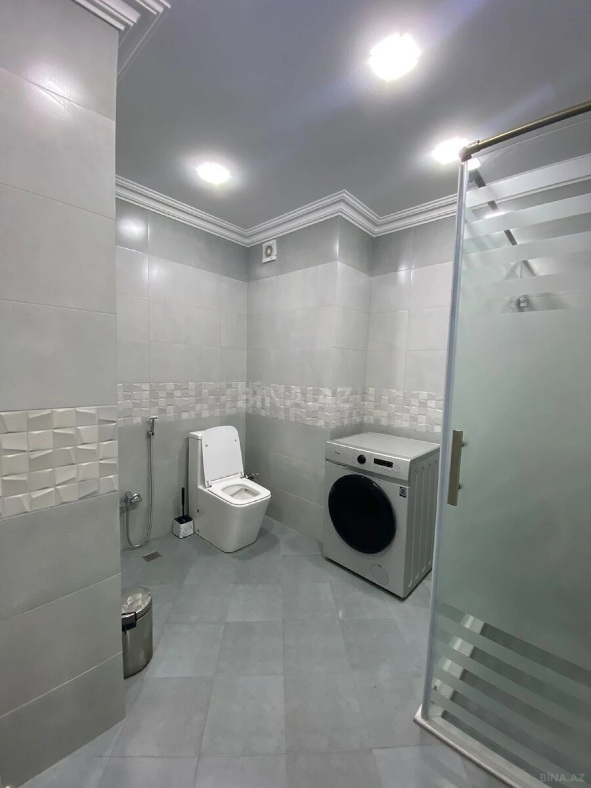 Kirayə verilir 3 otaqlı mənzil 145 m²