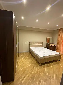 Kirayə verilir 3 otaqlı mənzil 145 m²