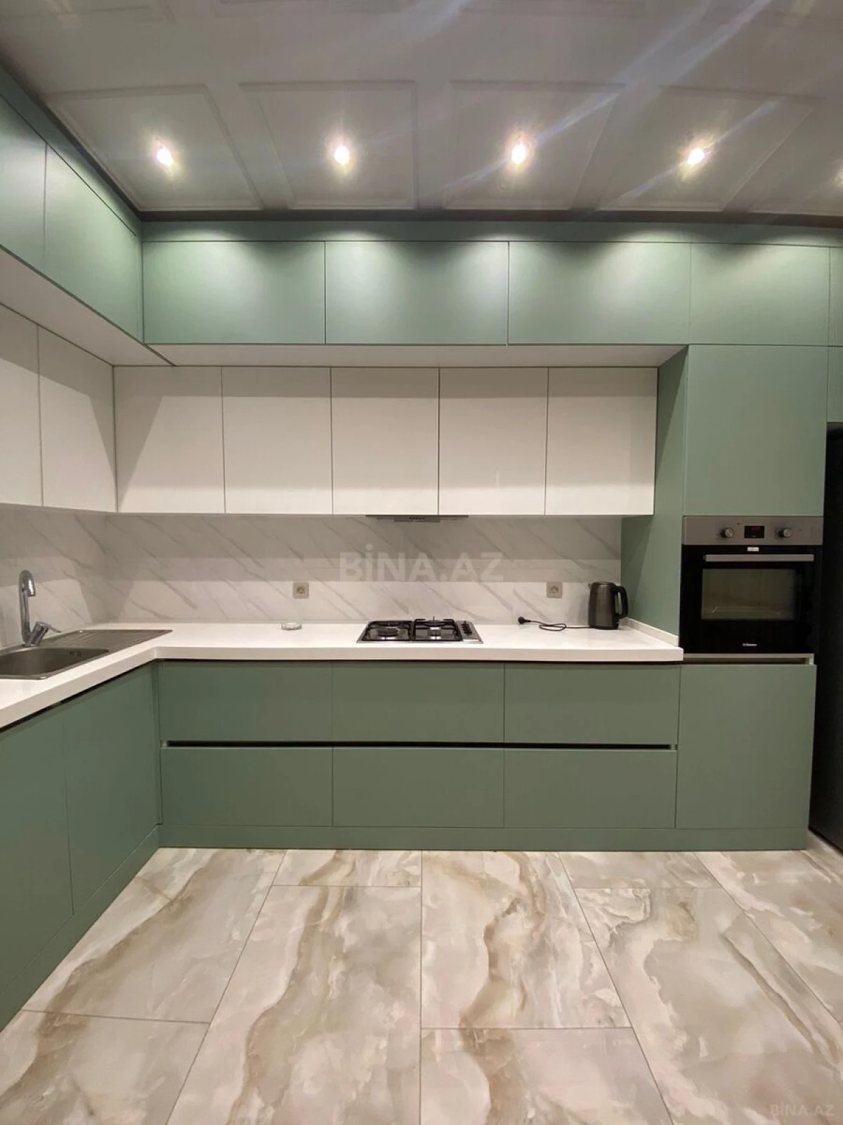 Kirayə verilir 3 otaqlı mənzil 145 m²