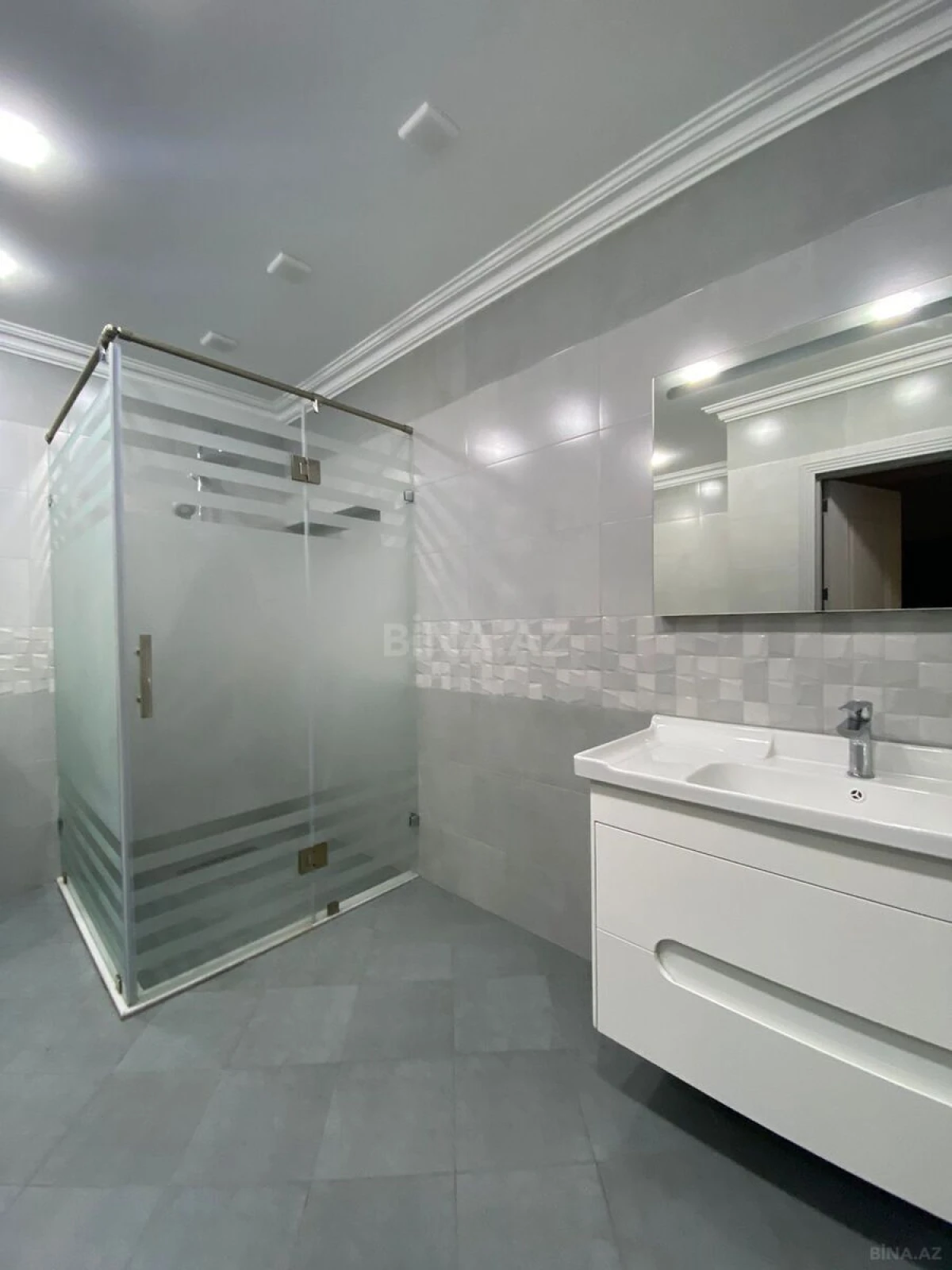 Kirayə verilir 3 otaqlı mənzil 145 m²