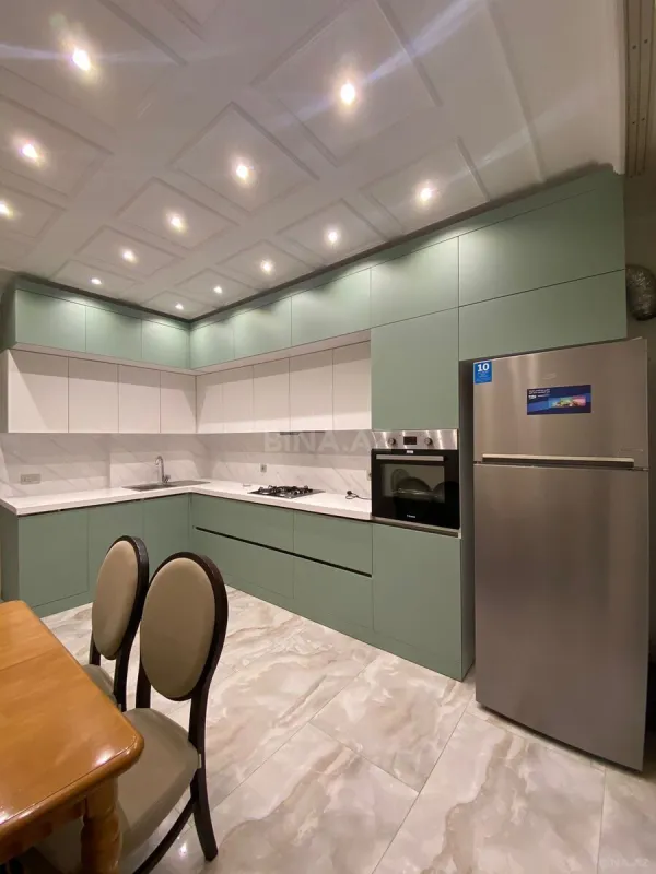 Kirayə verilir 3 otaqlı mənzil 145 m²