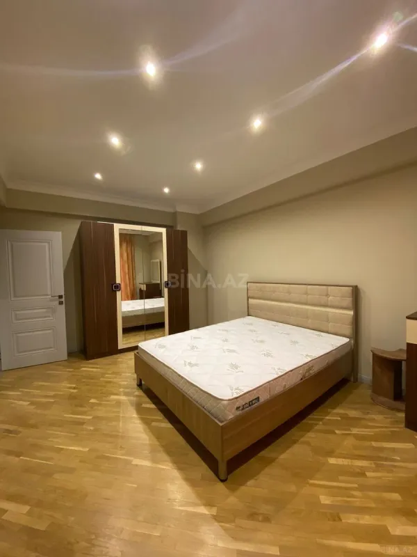 Kirayə verilir 3 otaqlı mənzil 145 m²