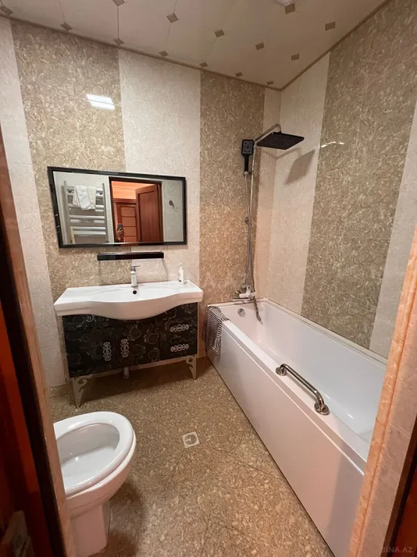 Kirayə verilir 3 otaqlı mənzil 132 m²