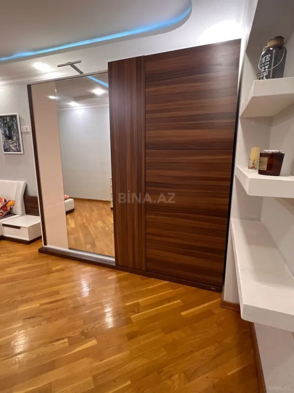 Kirayə verilir 3 otaqlı mənzil 132 m²