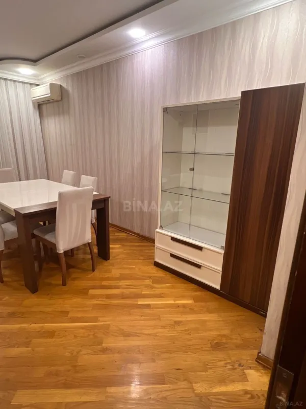 Kirayə verilir 3 otaqlı mənzil 132 m²