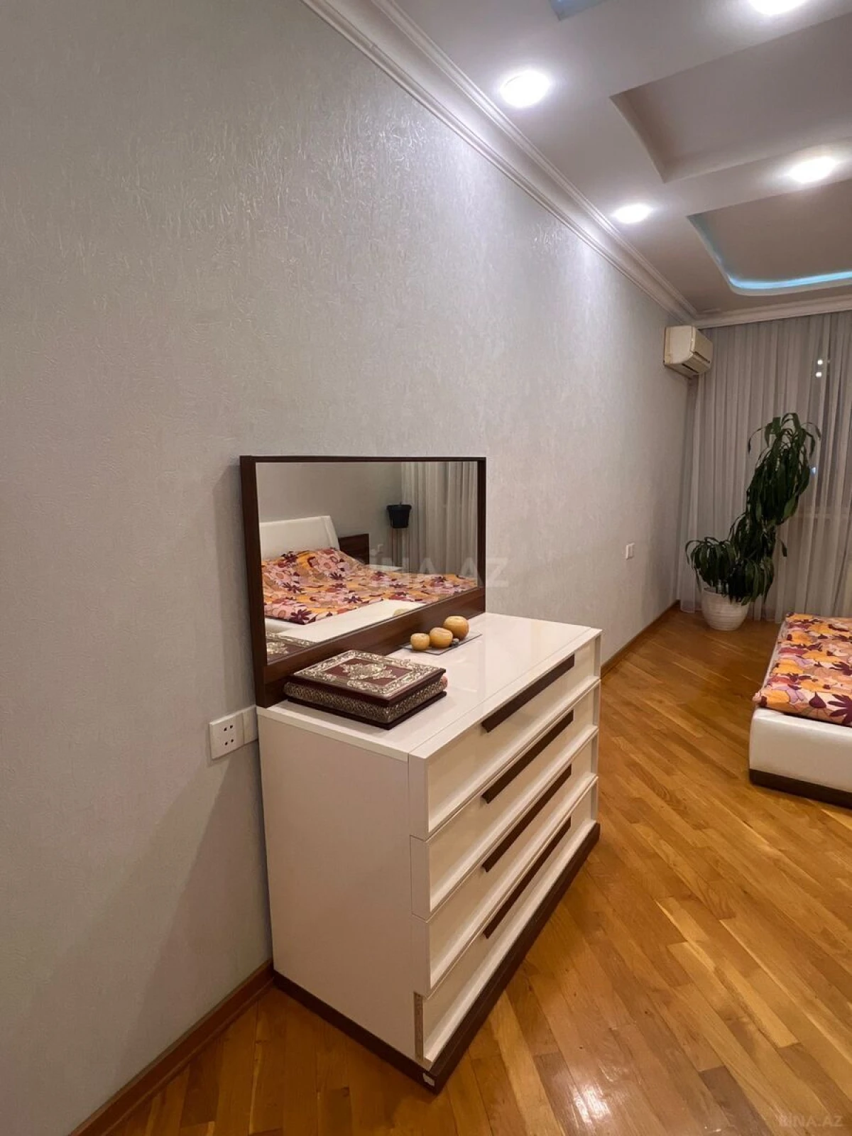 Kirayə verilir 3 otaqlı mənzil 132 m²