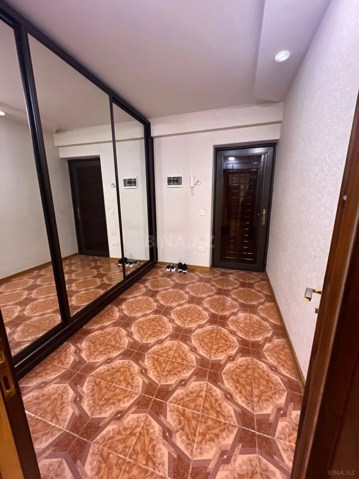 Kirayə verilir 3 otaqlı mənzil 132 m²