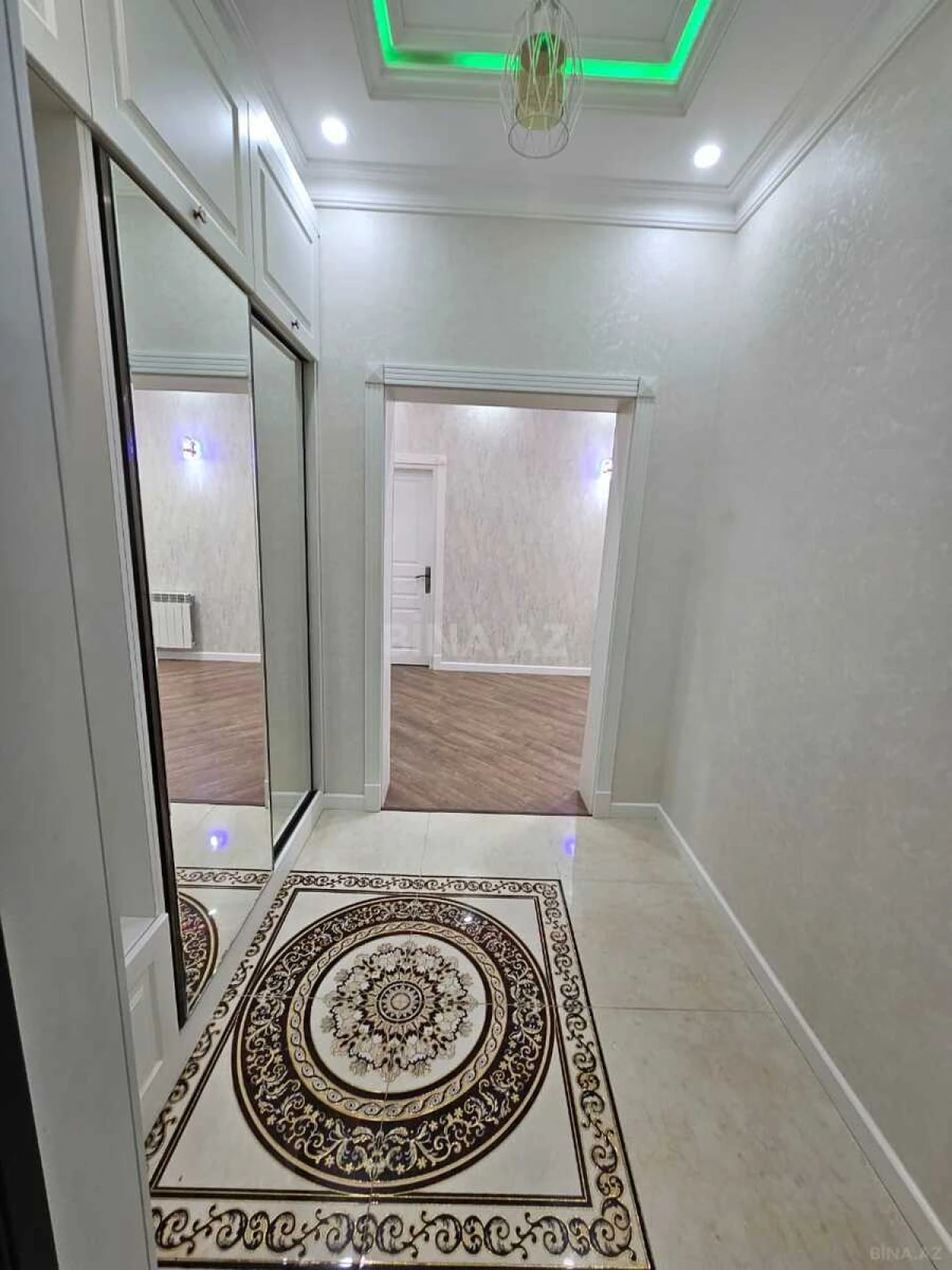 Satılır 2 otaqlı mənzil 100 m²