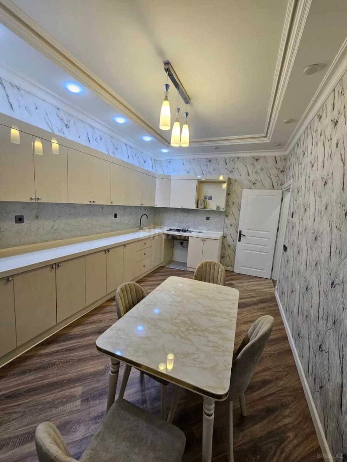 Satılır 2 otaqlı mənzil 100 m²
