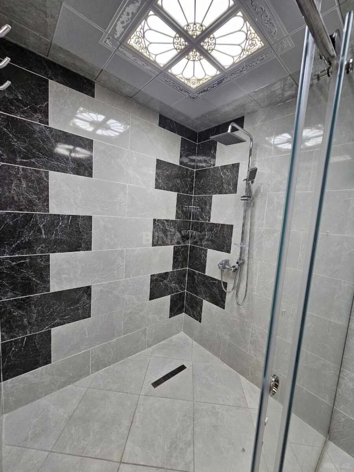 Satılır 2 otaqlı mənzil 100 m²