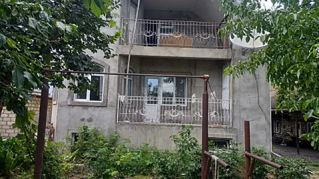 Satılır 4 otaqlı həyət evi 360 m²
