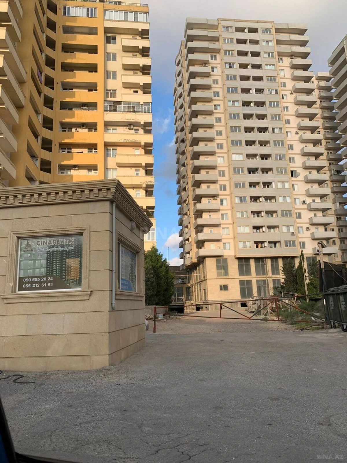 Satılır 3 otaqlı mənzil 121 m²