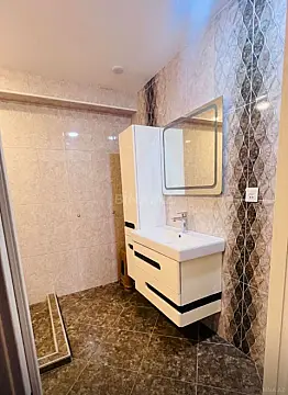 Satılır 3 otaqlı mənzil 121 m²