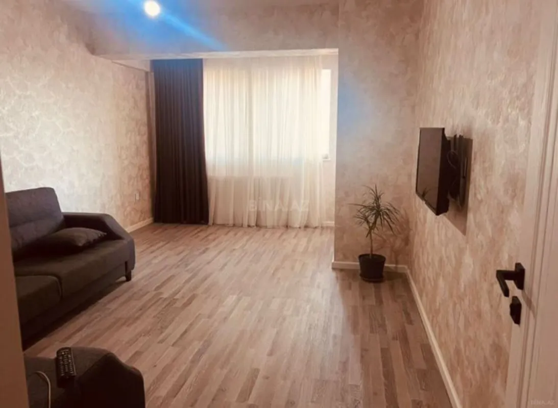 Satılır 3 otaqlı mənzil 121 m²