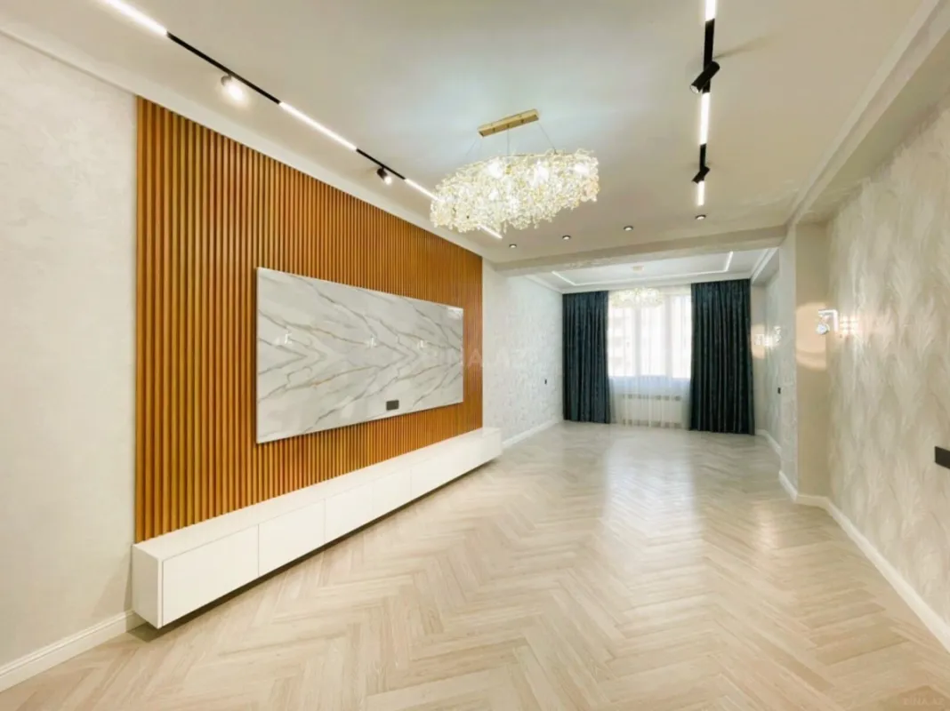 Satılır 4 otaqlı mənzil 175 m²