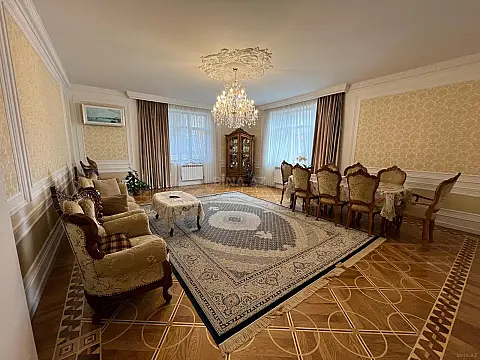 Satılır 4 otaqlı mənzil 200 m² — Bakı, Badamdar 4 otaq 200.00 m²