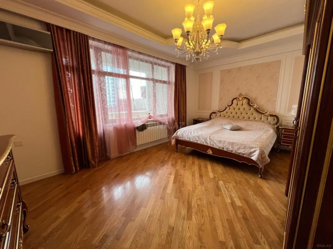 Satılır 4 otaqlı mənzil 200 m²