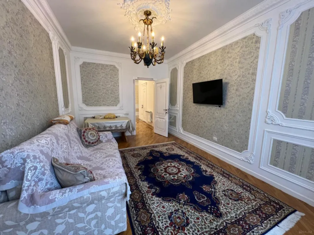 Satılır 4 otaqlı mənzil 200 m²