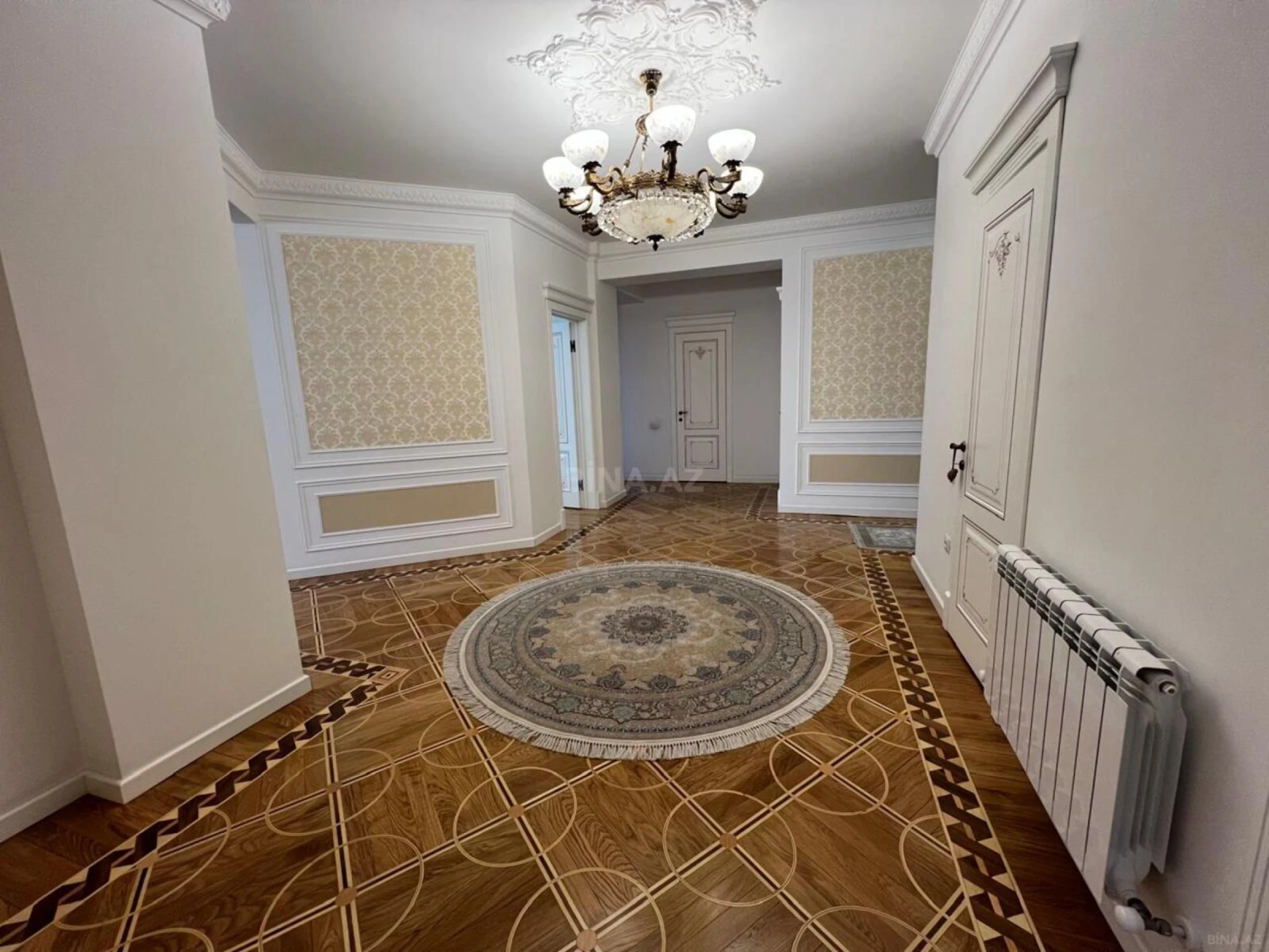 Satılır 4 otaqlı mənzil 200 m²