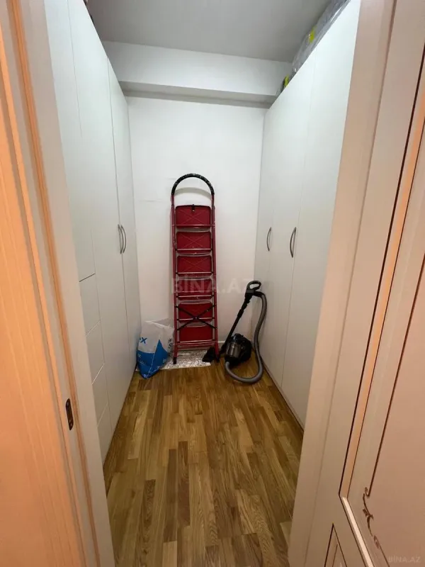 Satılır 4 otaqlı mənzil 200 m²