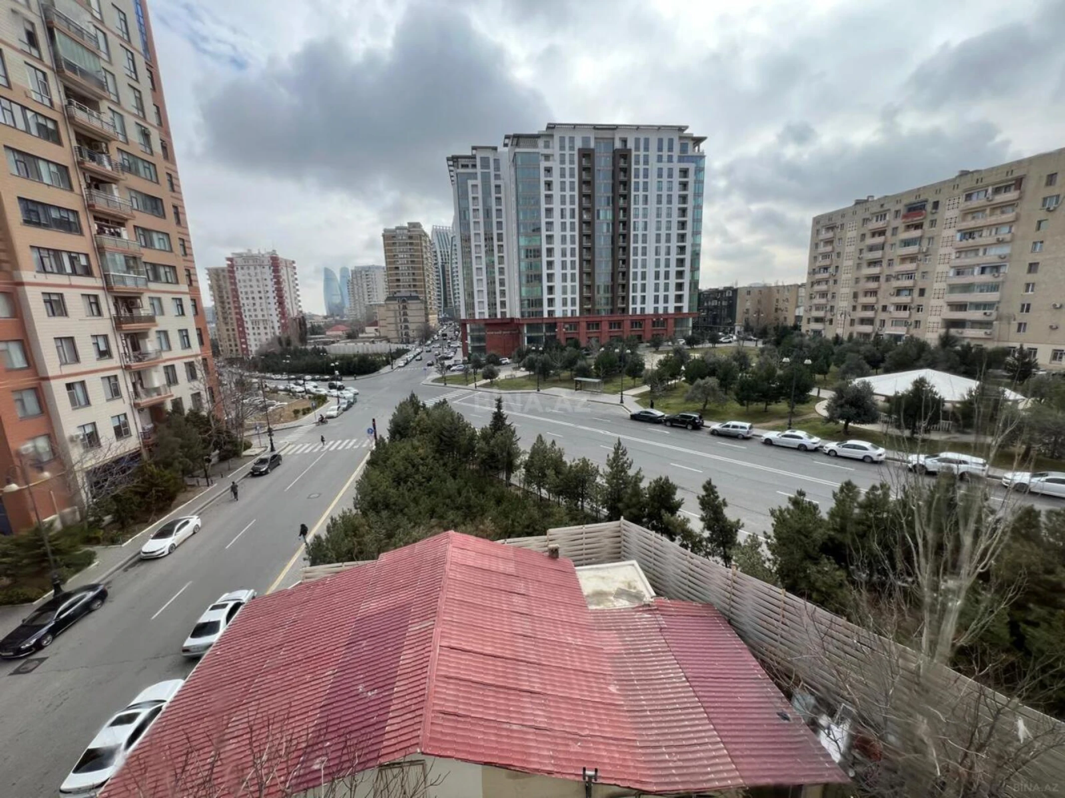 Satılır 4 otaqlı mənzil 200 m²