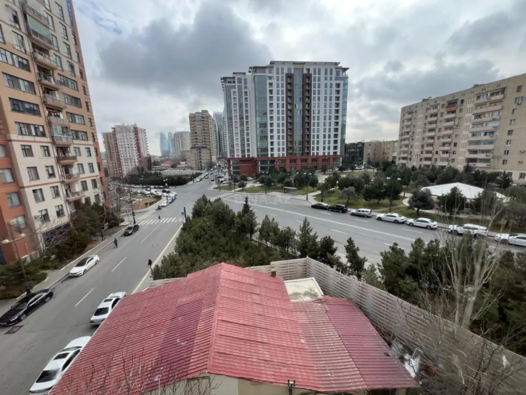 Satılır 4 otaqlı mənzil 200 m²