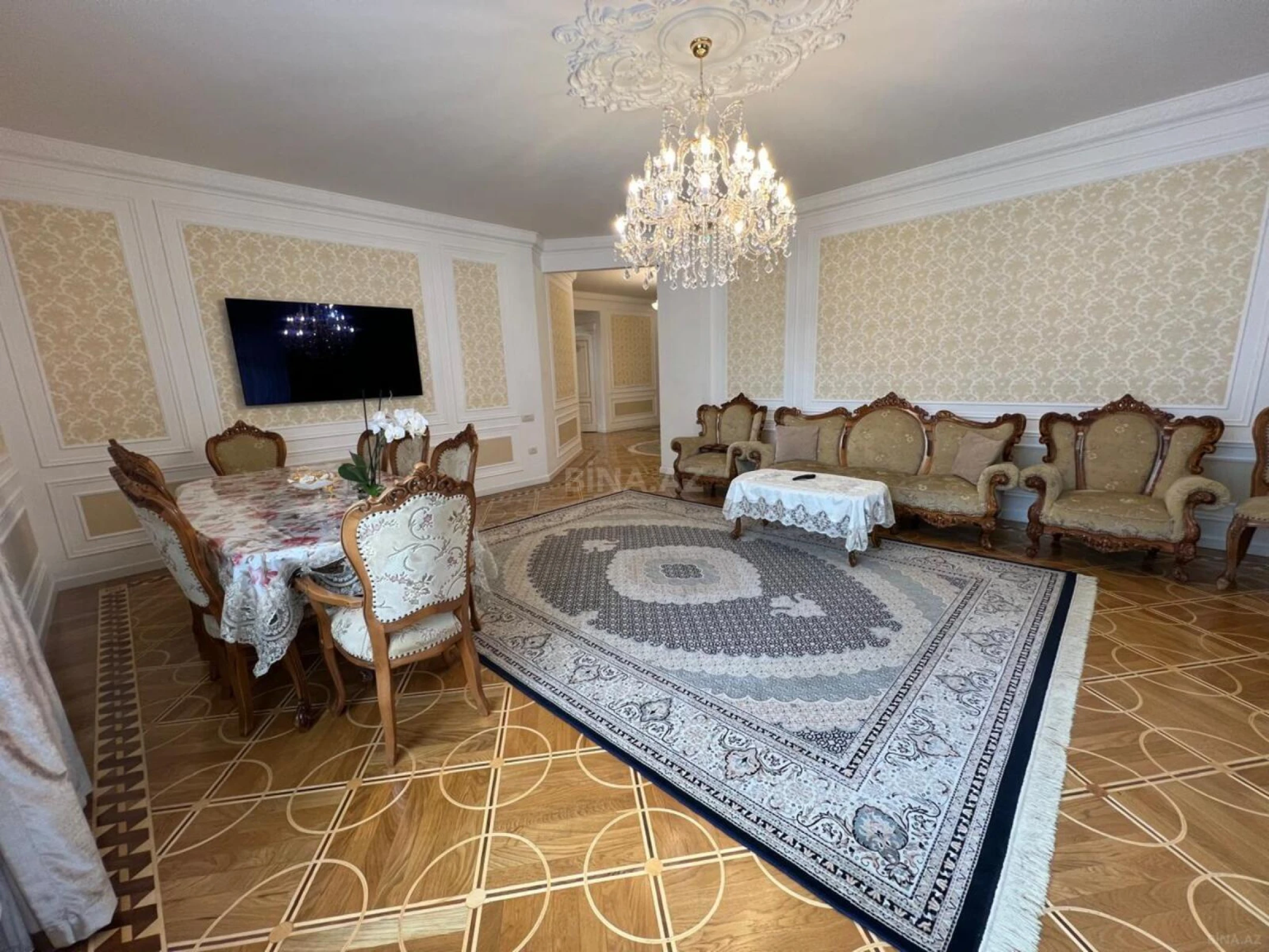 Satılır 4 otaqlı mənzil 200 m²