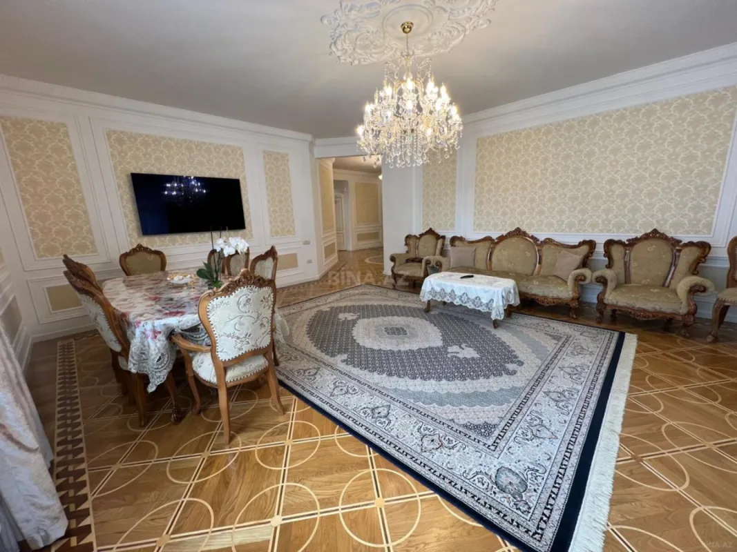 Satılır 4 otaqlı mənzil 200 m²